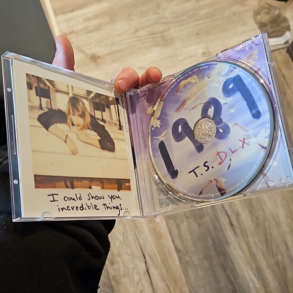 TSWIFT 1989 album polaroids + CD - Picture 15 of 15